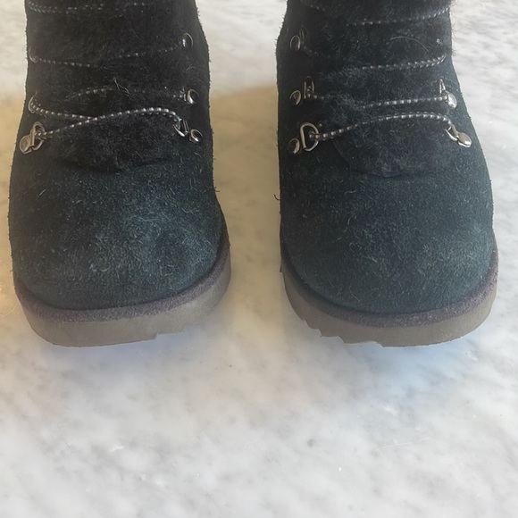 Ugg Kids Viki Boots - Picture 5 of 11